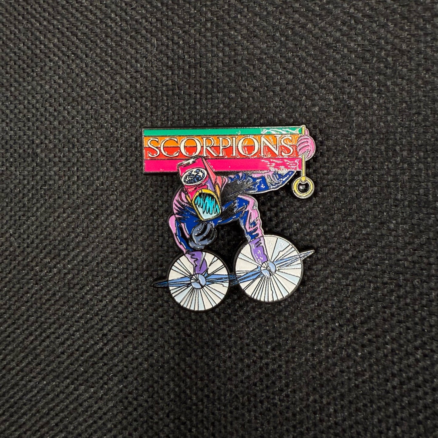 Scorpions - Fly To The Rainbow - Pin