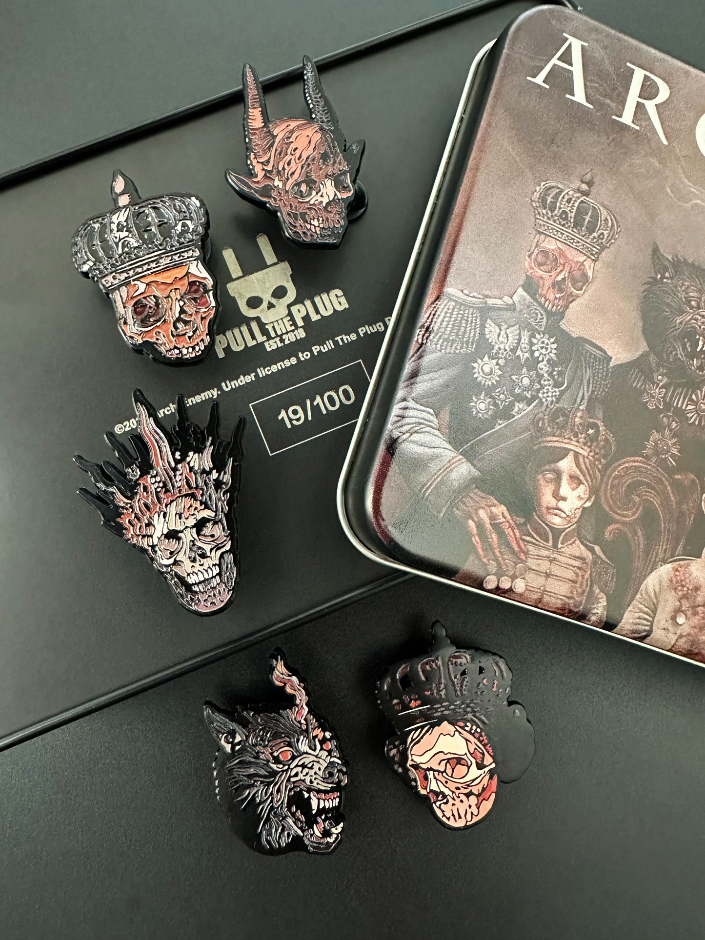 Arch Enemy - Blood Dynasty - Tin Box Pin Set